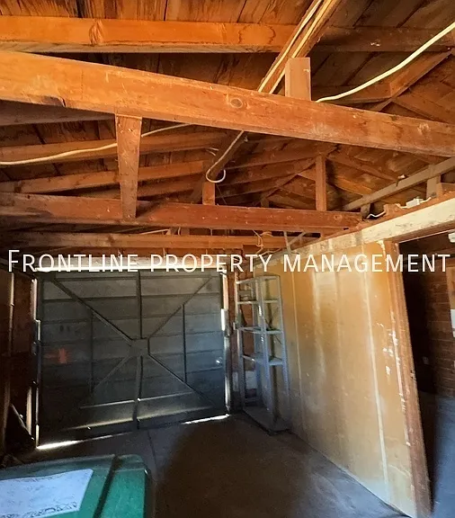 1115 N Mitchell St — Photo 13