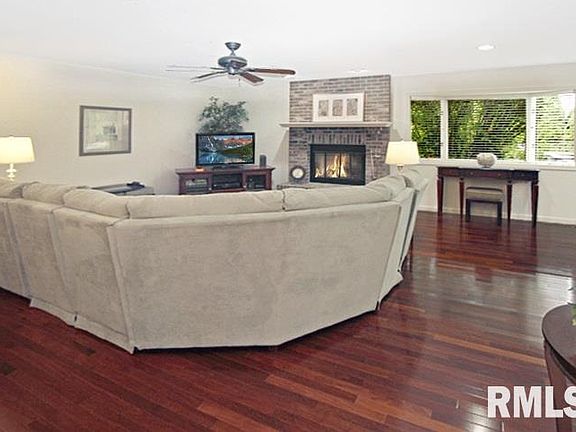 3rd image of 819 Country Meadows Ln