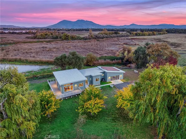 8 Queen Ann Way, Lakeport, CA 95453