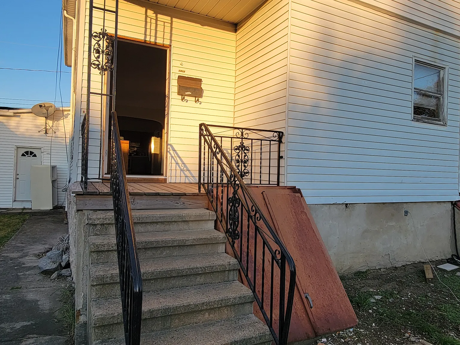 1403 Saint Ann St — Photo 2