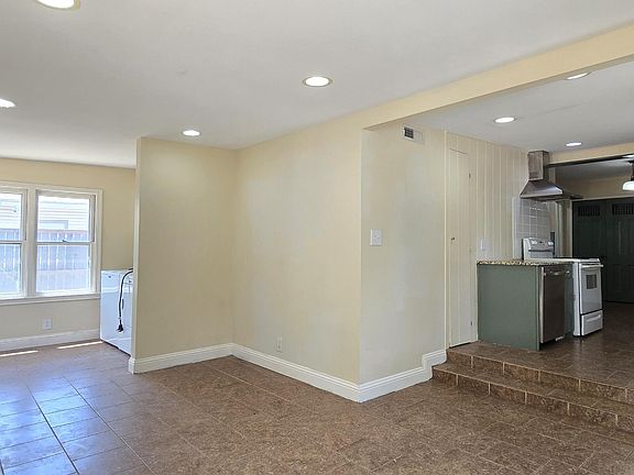 5th image of 1628 Shafter St