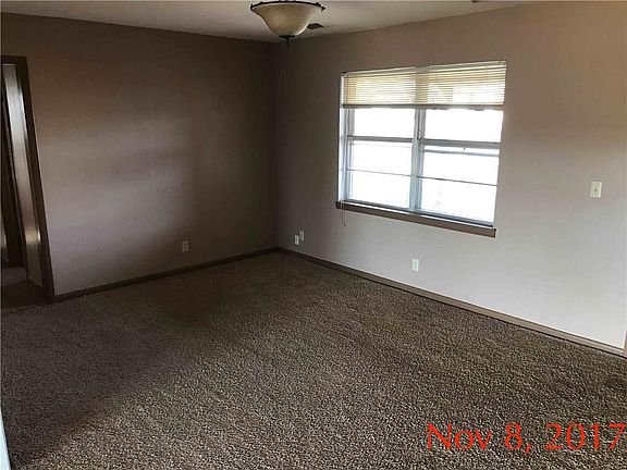 3rd image of 818 S Magnolia Ave
