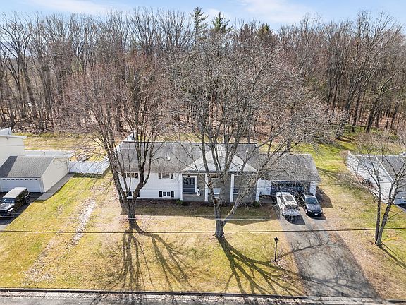 3rd image of 917 Forest Rd