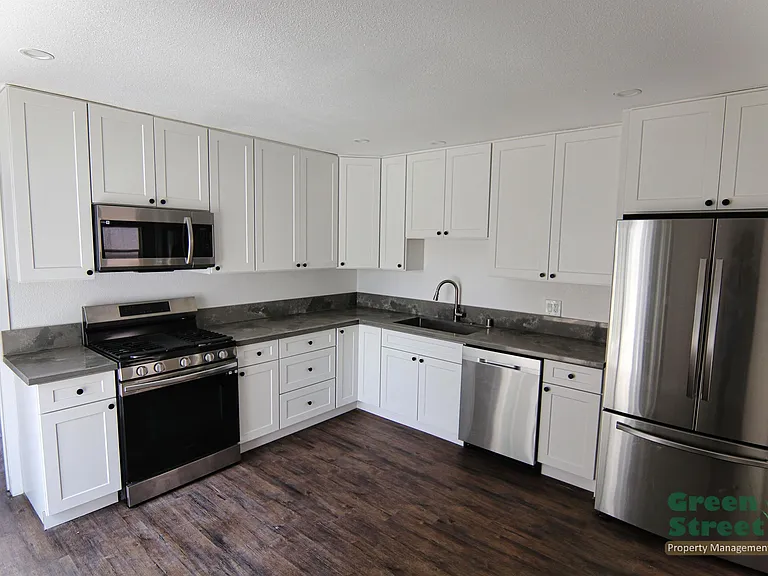 6831 Amherst St — Photo 34