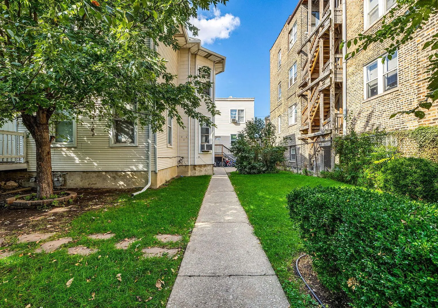 2 bed, 700 sqft, $1,550 — Photo 1