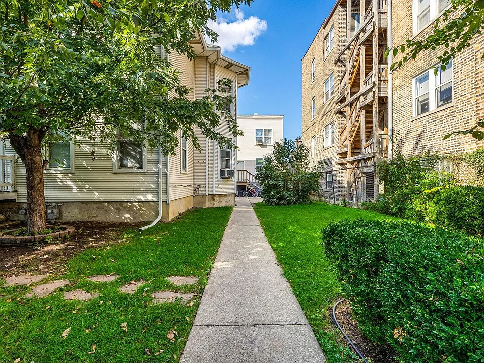 4418 W Armitage Ave #1R