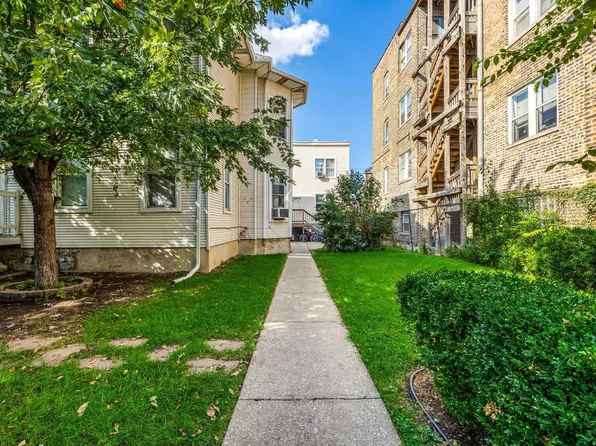 4418 W Armitage Ave #1R, Chicago, IL 60639