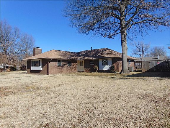 2nd image of 3120 Oakbrook Dr