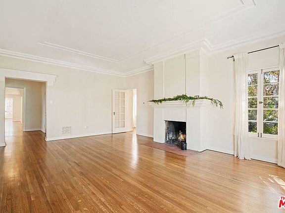 4th image of 1202 S La Jolla Ave