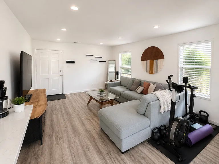 614 Westminster Ave #1 — Photo 1