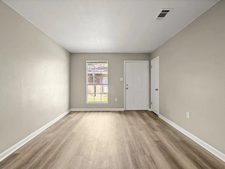 12027 Roddy Rd — Photo 3
