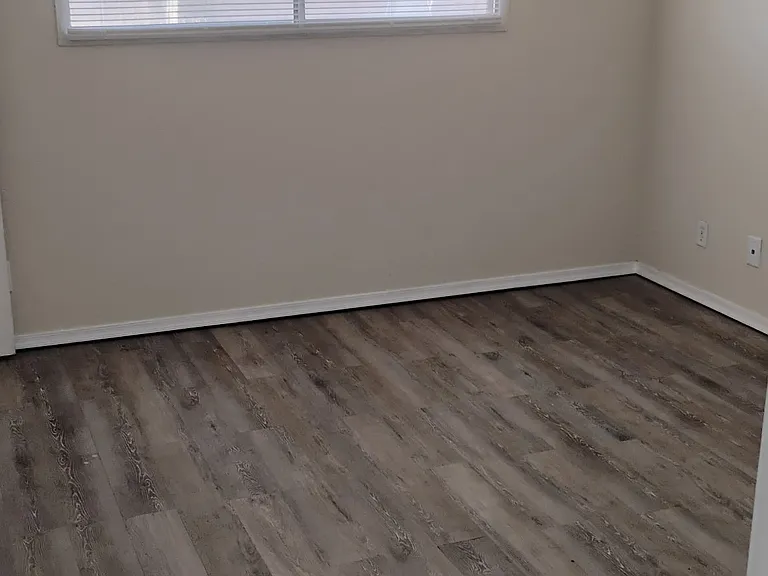 1126 W Heather Dr — Photo 3