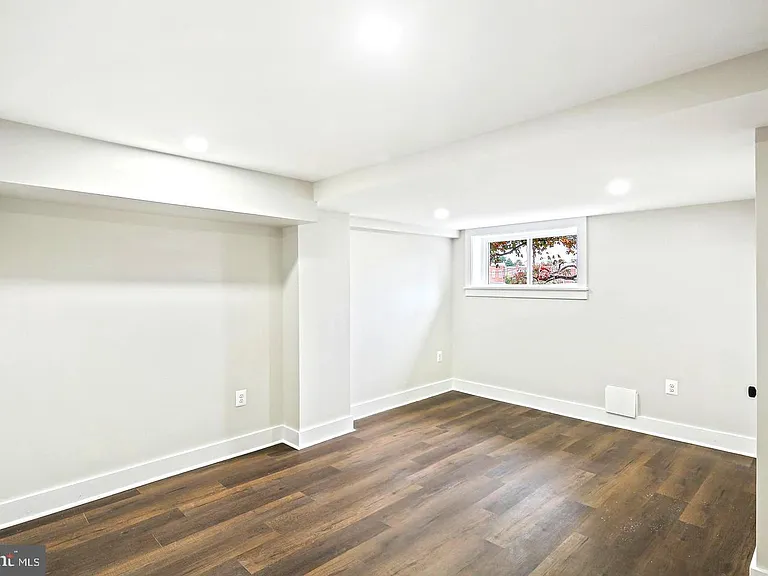 1327 W 42nd St — Photo 17