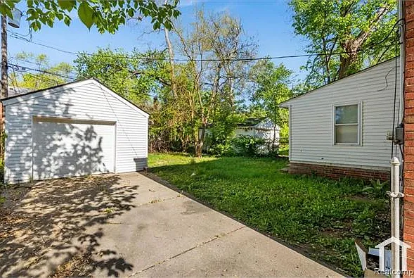 17217 Plainview Ave — Photo 12