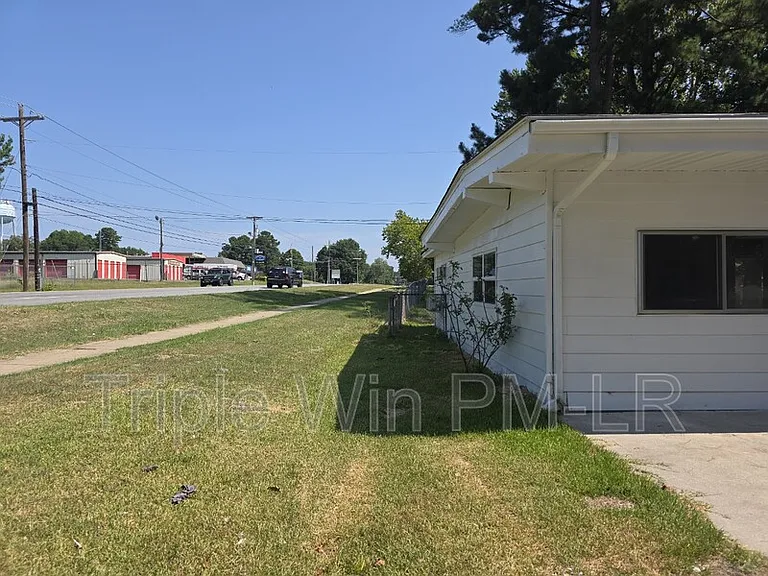 1516 Gregory St — Photo 34