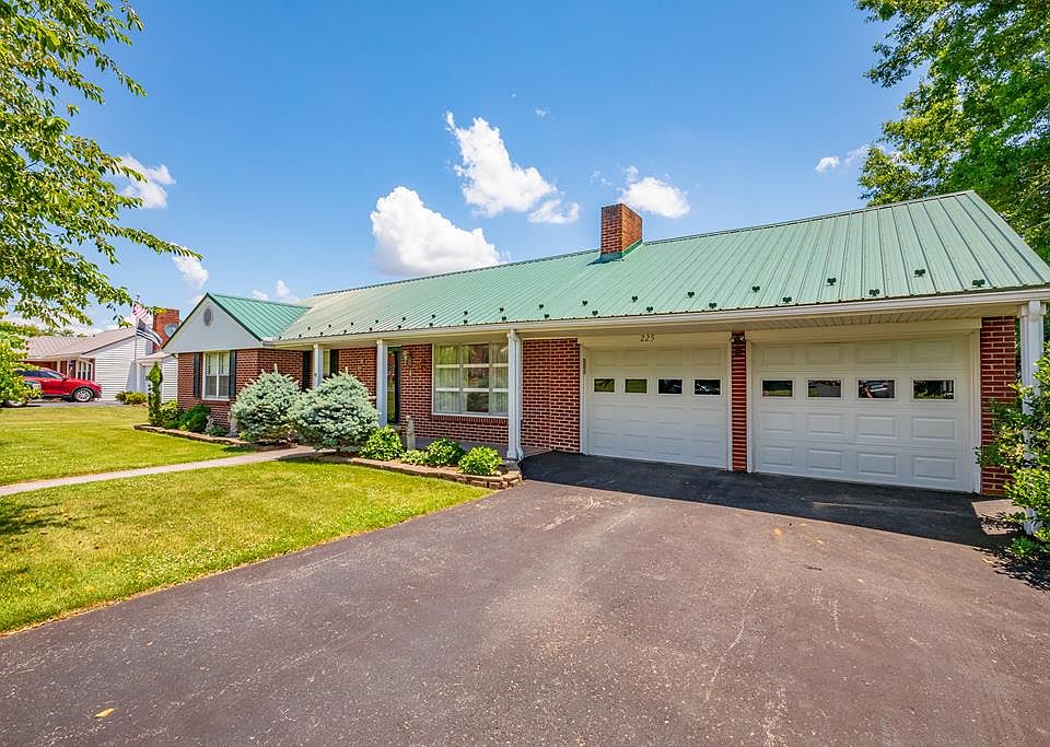 1st image of 225 Dogwood Dr