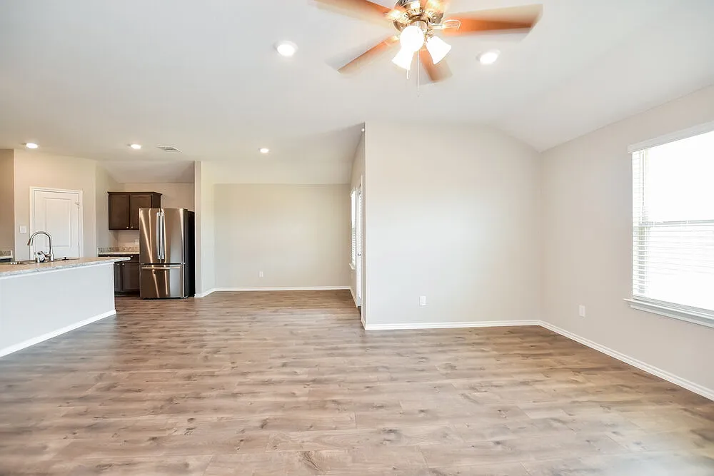 4 bed, 2.0 bath, 1815 sqft, $2,335 — Photo 4