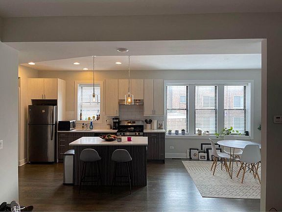 4th image of 2620 N Rockwell St #1W