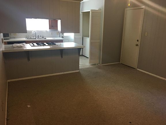 5th image of 2352 W Berry St