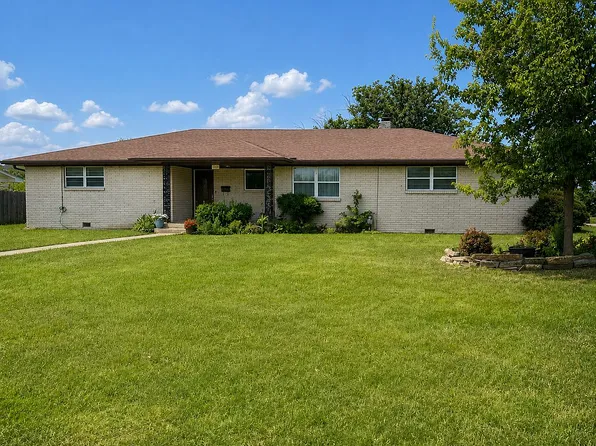 1908 Lakeview Dr, Sulphur, OK 73086