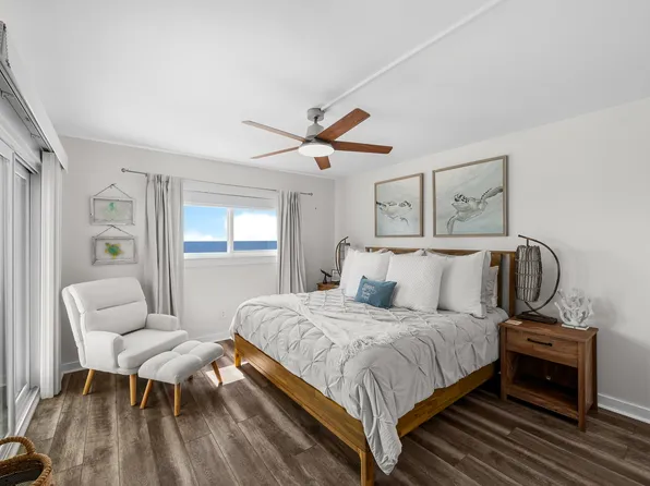 5801 Thomas Dr, Panama City Beach, FL