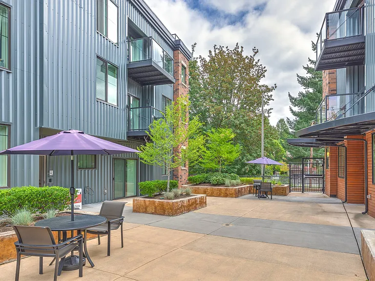 Redmond Square — Photo 11