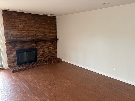 2nd image of 8777 San Rio Dr #A