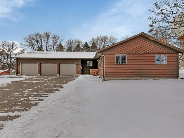 6 6th St NE, Melrose, MN 56352