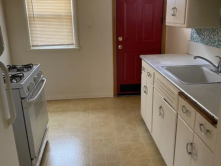7228 W Appleton Ave — Photo 2