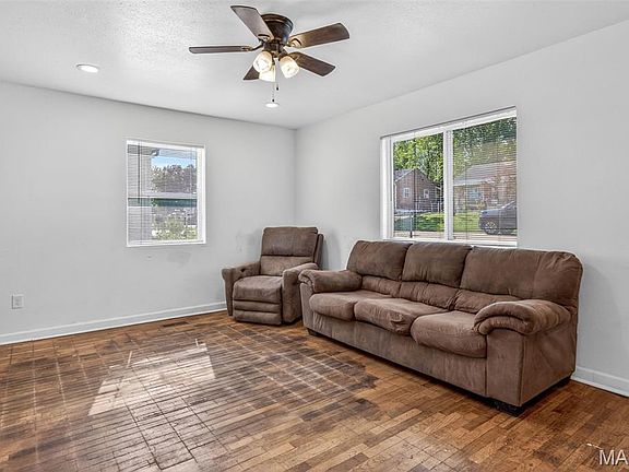 5th image of 615 Perry St