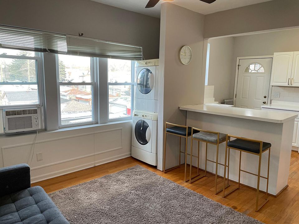 1st image of 3550 W Belle Plaine Ave #2