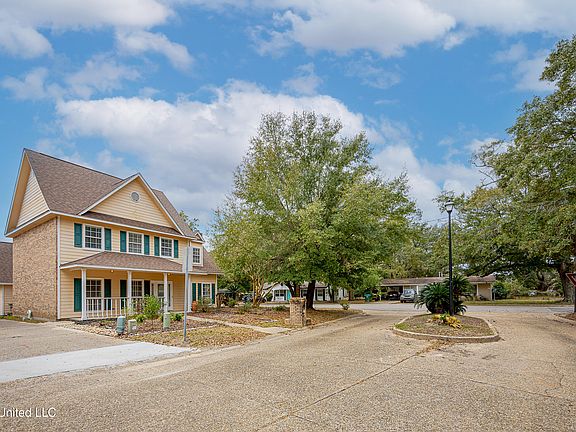 4th image of 2103 Lindhridge Dr