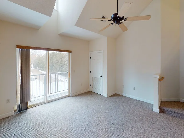 Delafield Lakes Apartments — Photo 41