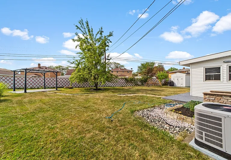 10055 Concord Ct — Photo 33