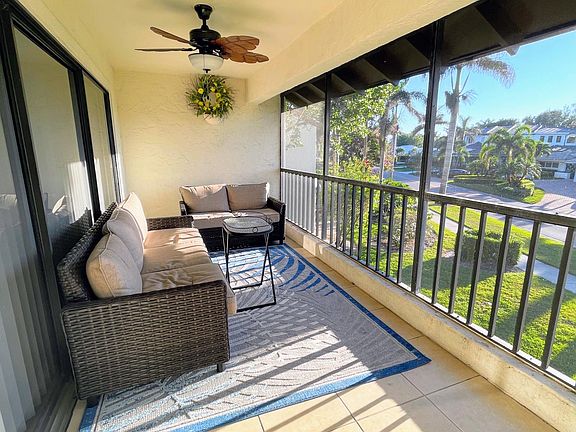 Screened Lanai, Western exposure for great sunsets