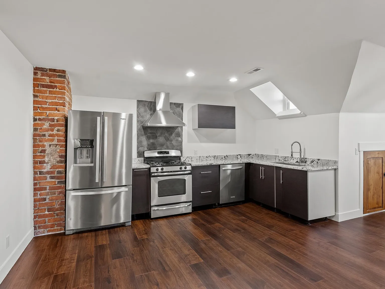2 bed, 1500 sqft, $2,175 — Photo 4