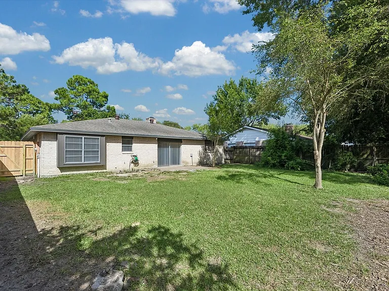 17134 Barcelona Dr — Photo 27