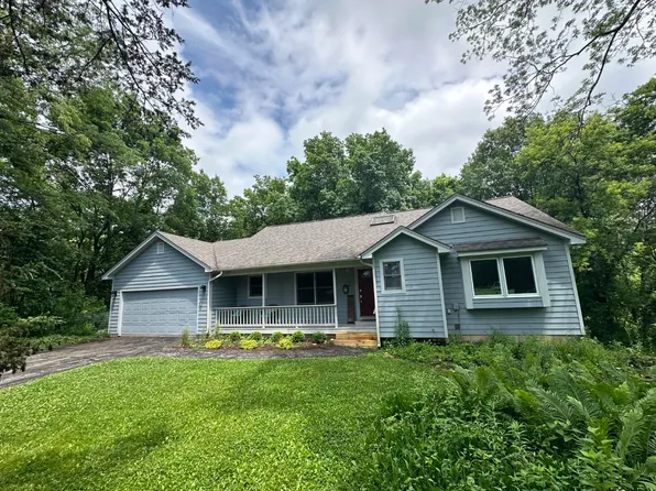 8 E Aspen Ct, Galena, IL 61036