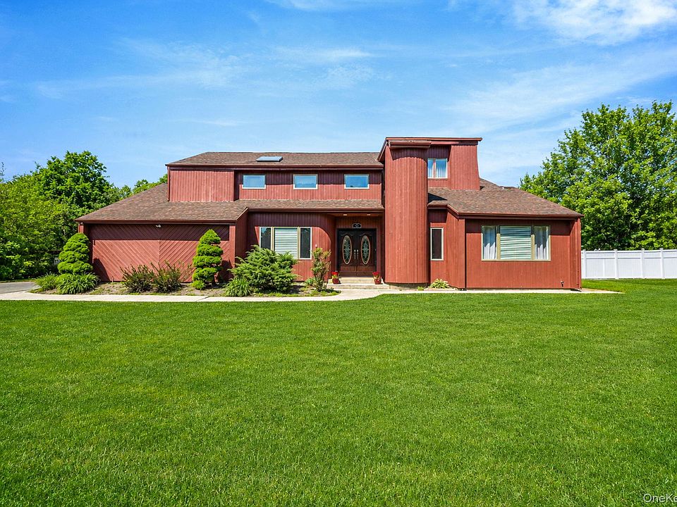 1st image of 6 Sachem Court
