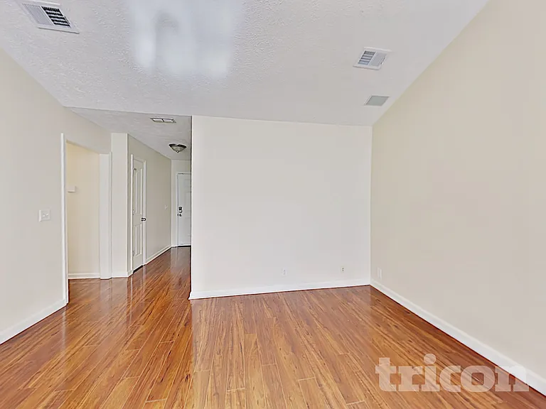 3013 Weybridge Dr — Photo 3