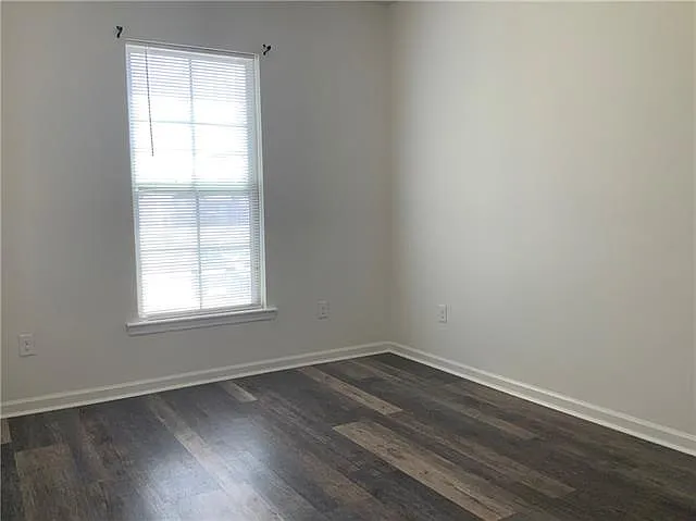 11112 Regency Ave — Photo 14