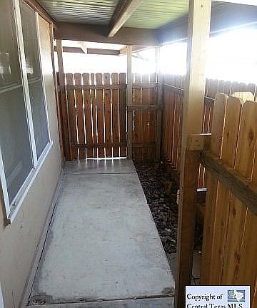 2nd image of 491 W Nacogdoches St