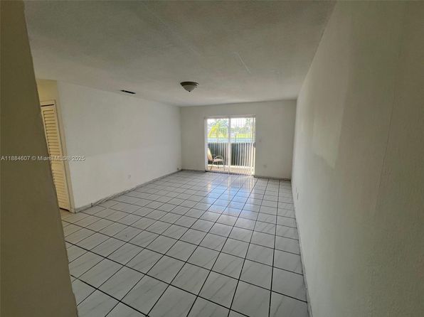 887 W 29th St APT 1
