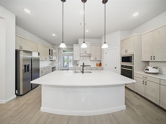5th image of 616 Saturnia Dr