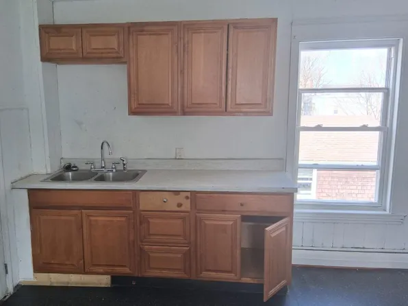 202-204 Blake St APT 3, Lewiston, ME 04240