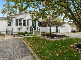 527 Redwing Dr, Round Lake, IL