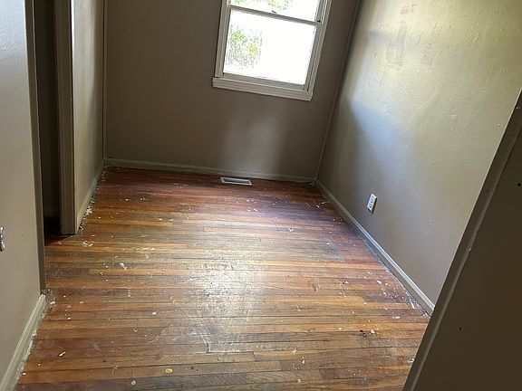 4th image of 2405 Ledyard St