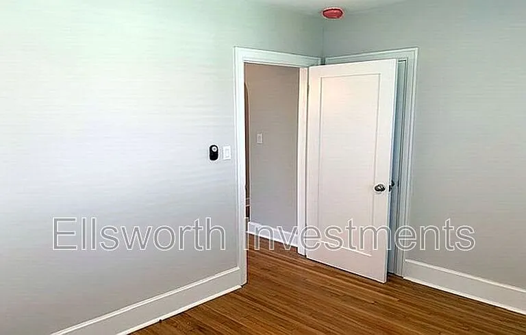 1631 Brookes Ave — Photo 12