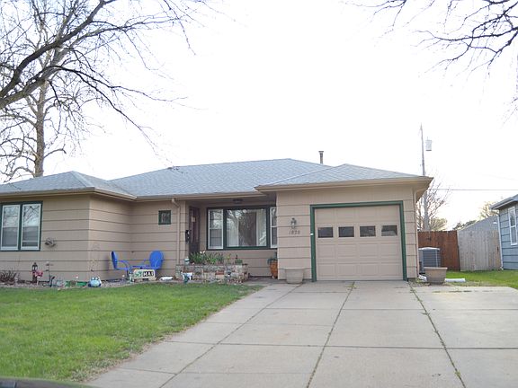 2nd image of 1828 Larson St