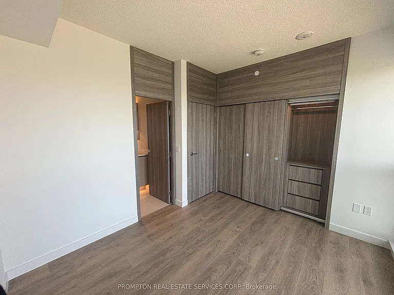 75 Billes Hts #802 — Photo 17